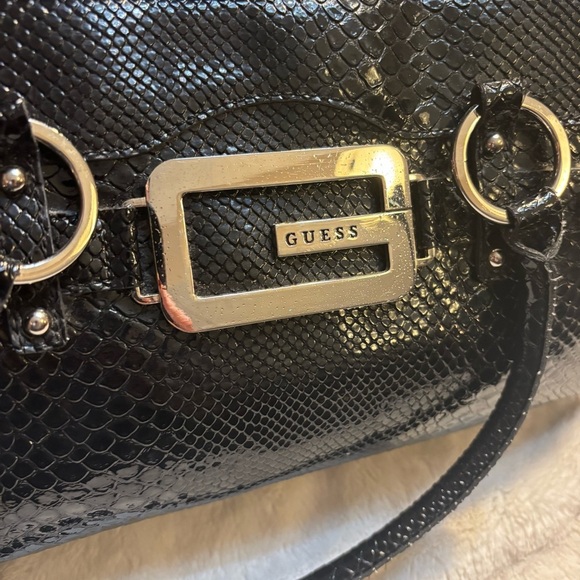 Guess Shoulder Bag Black Textured Reptile Animal Print Silver-tone Hardware - Picture 11 of 16